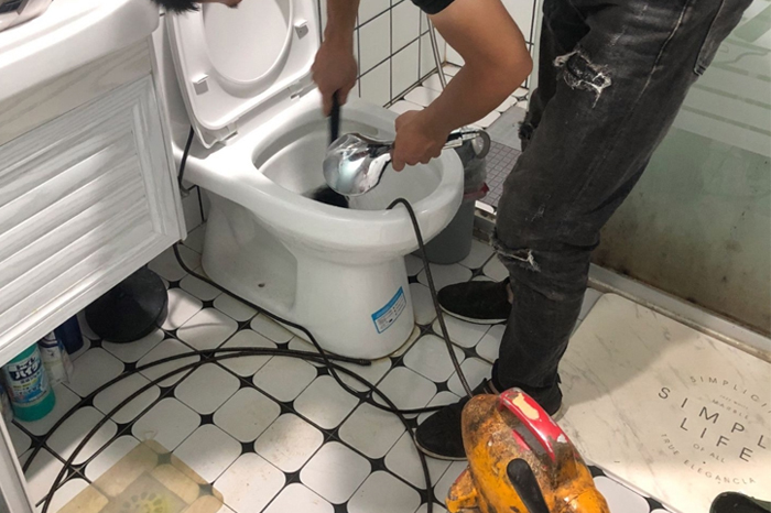 龙南马桶堵塞自己疏通还是找师傅?专业上门服务让你省时更省心